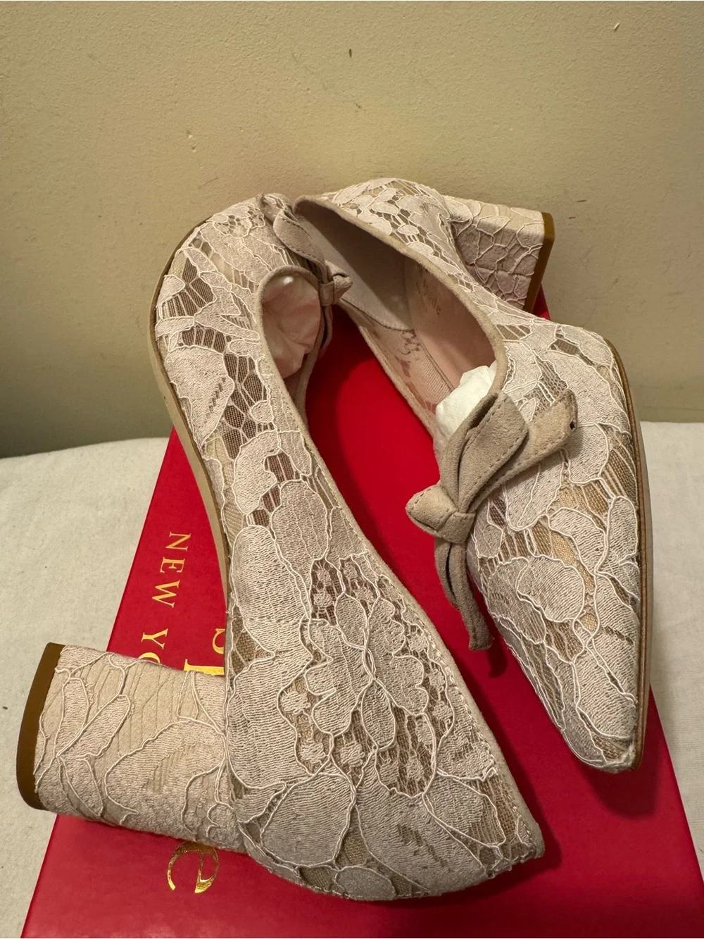 BNIB Kate Spade Madelaine Too Lace Pumps Blush Suede Heels 7.5 Made in Italy